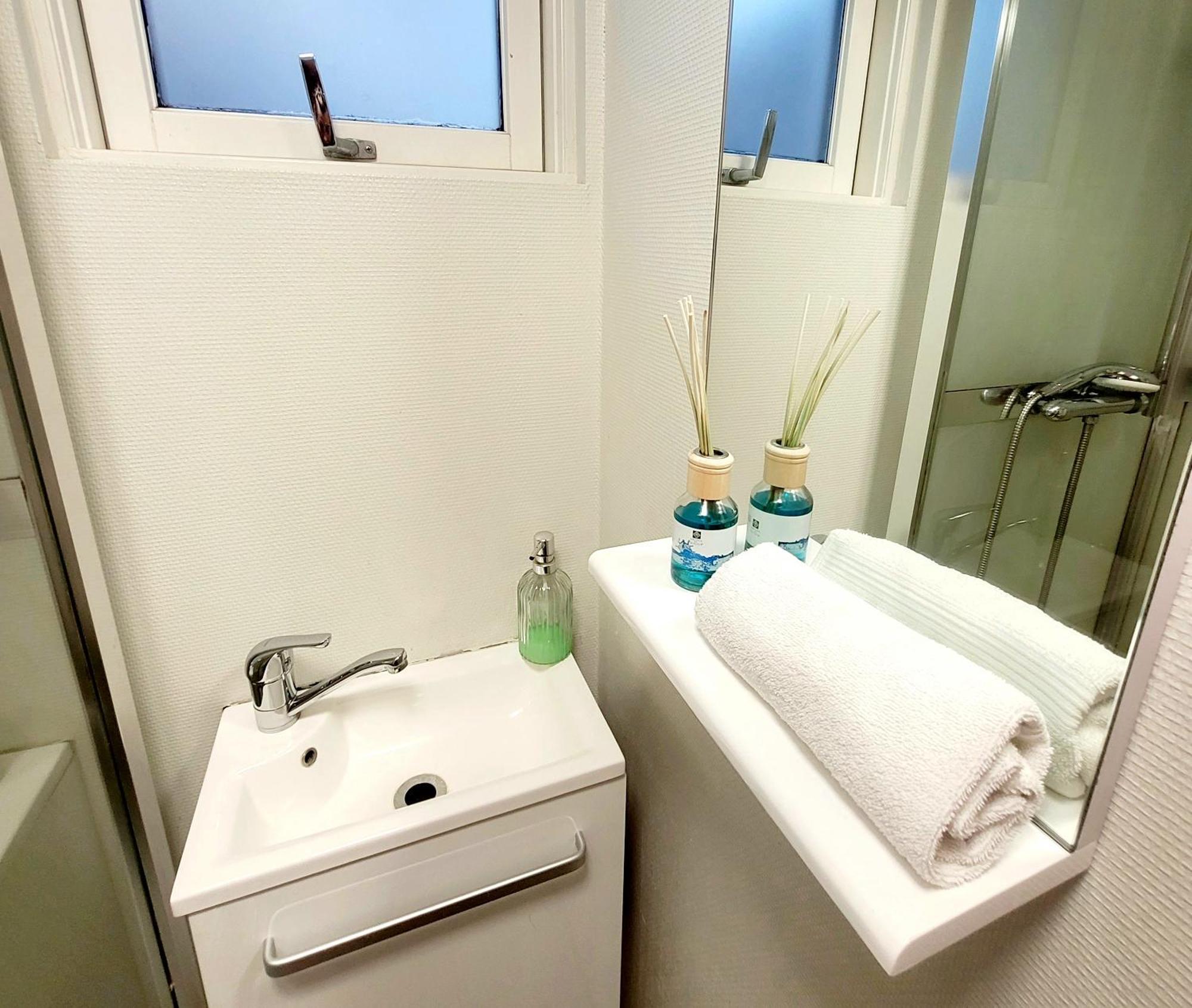 B&B Guesthouse - Bed And Breakfast Keflavik Centre Dış mekan fotoğraf